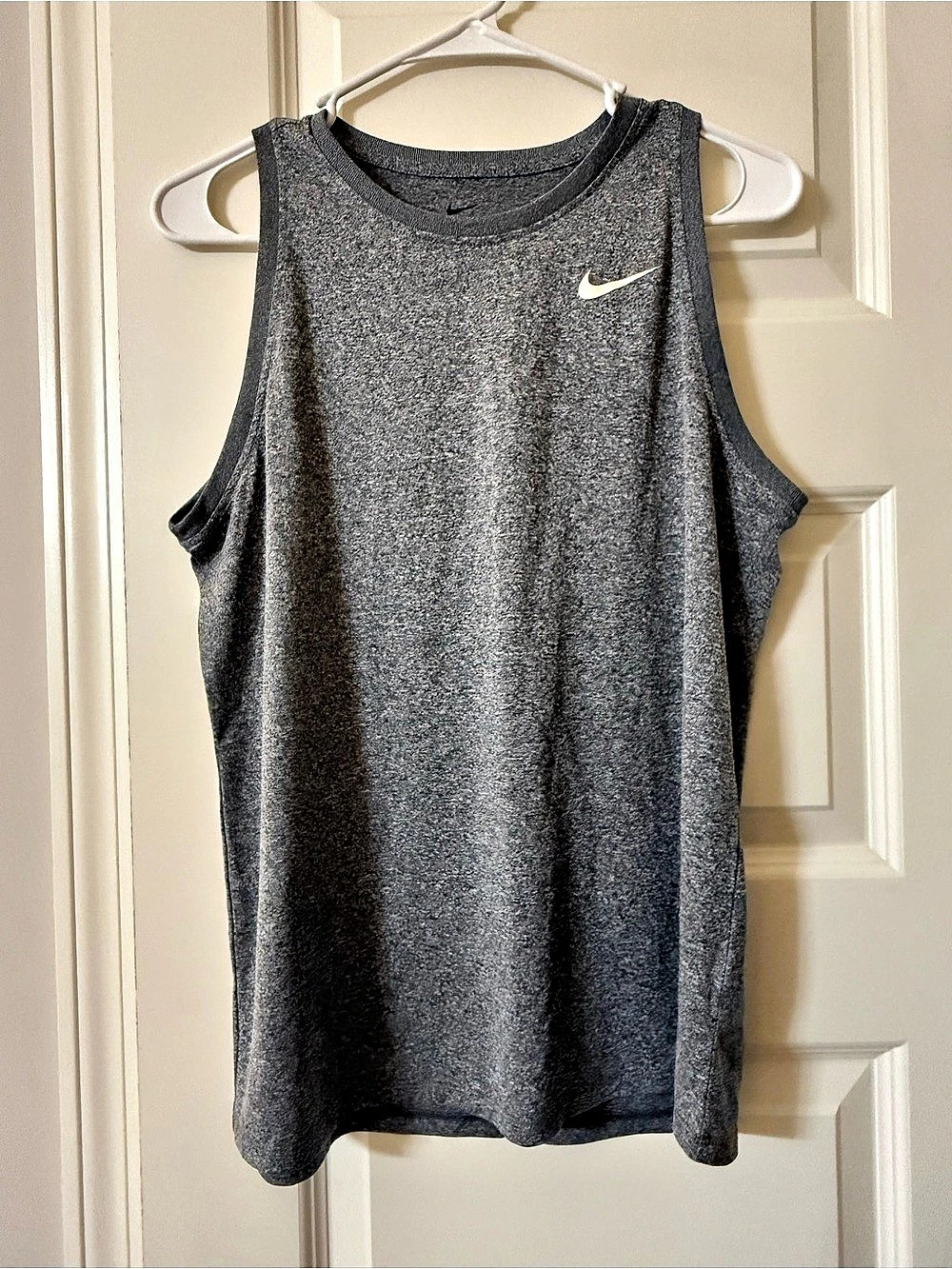 Nike The Nike Tee Men's Gray Tank Top Size Medium Like New